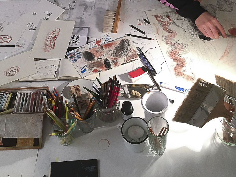 Schreibtisch einer Künstlerin